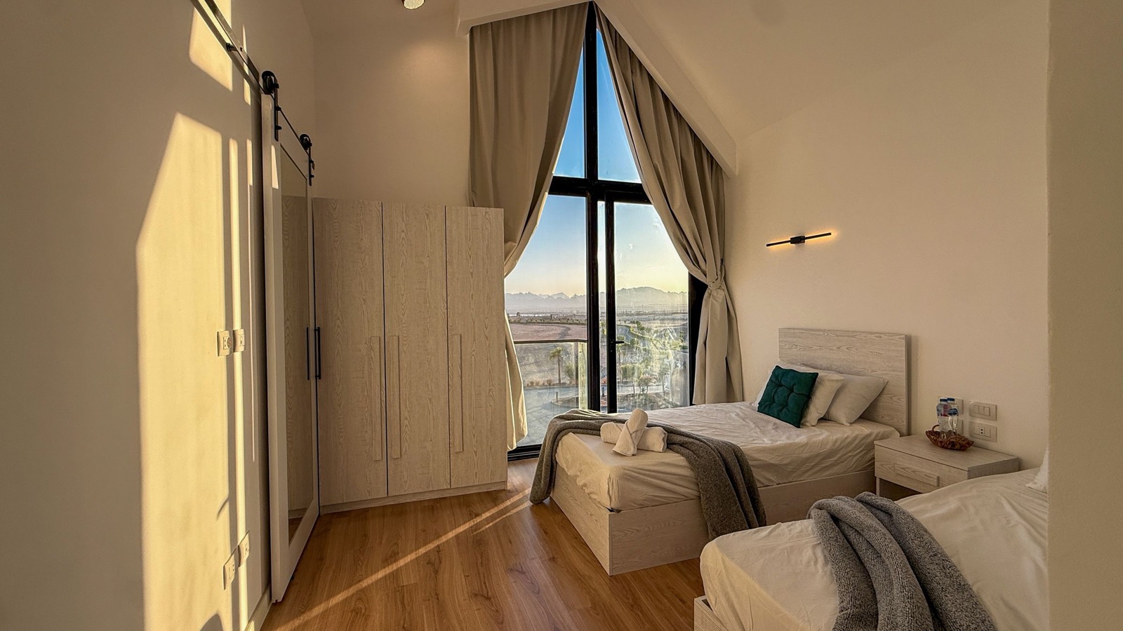 Twin bedroom