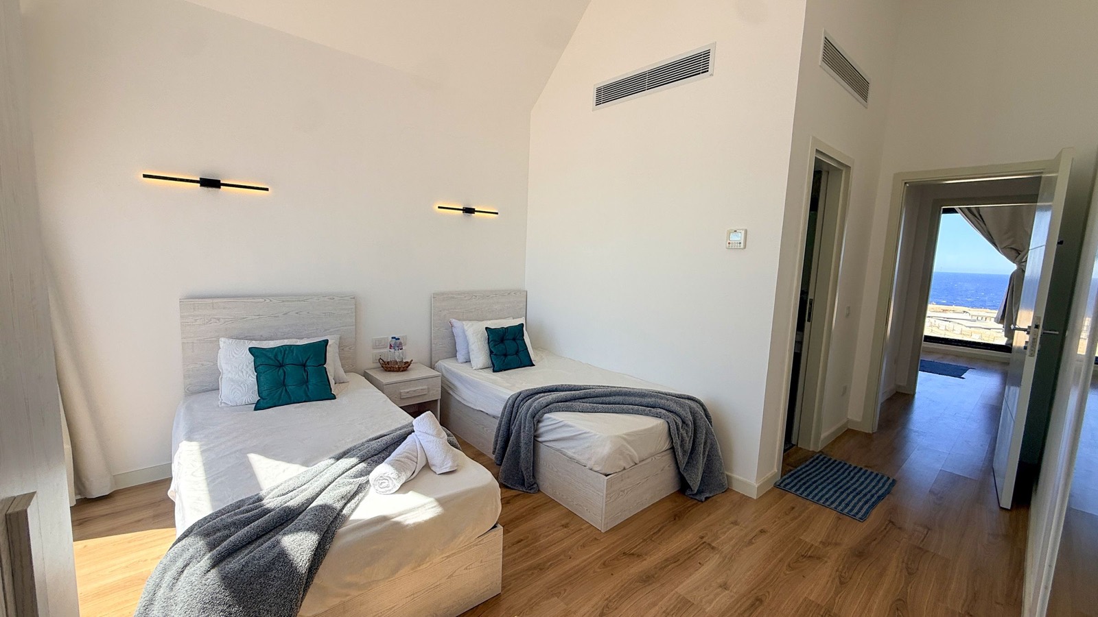 Twin bedroom with two single beds